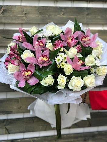 Букет цветов из: Розы и Хризантемы в Кратово