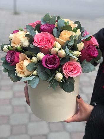 Цветочная композиция из Розы в шляпной коробке в Кратово