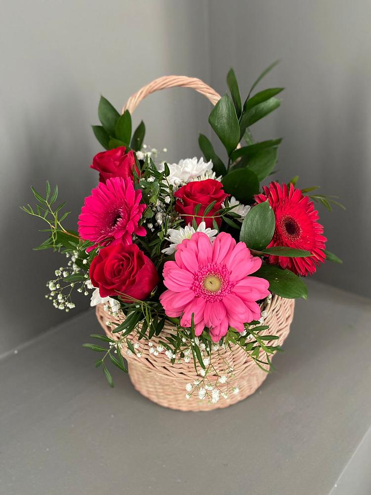Цветочная композиция из Розы, Хризантемы и Герберы в корзине в Кратово