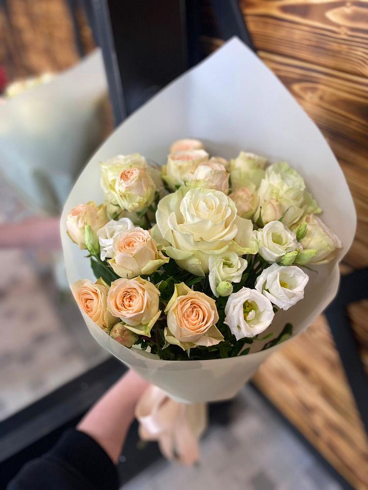 Букет цветов из: Розы и Лизиантусы в Кратово